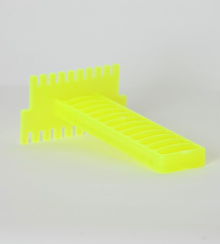 Cleaning tool for queen excluder